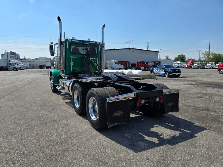 2014-peterbilt-388-image-21
