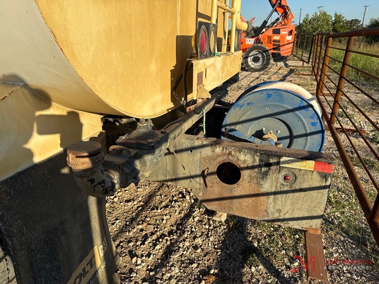 2014-caterpillar-12-image-11