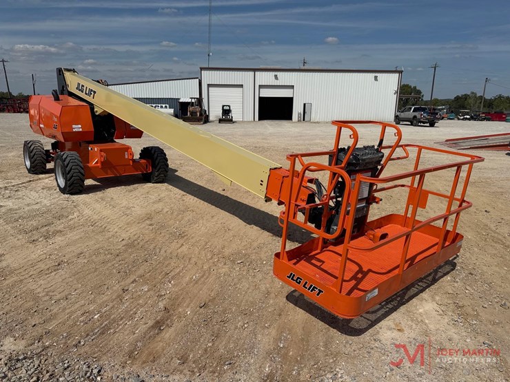 2015-jlg-800s-image-3