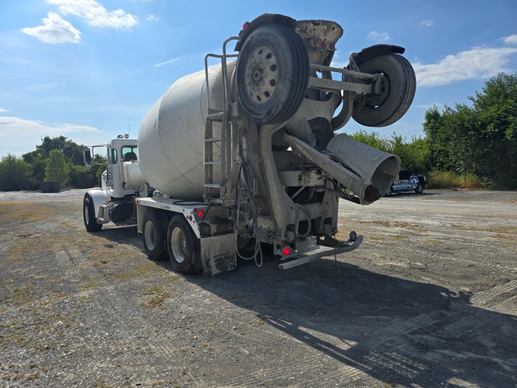 2014-peterbilt-365-image-19