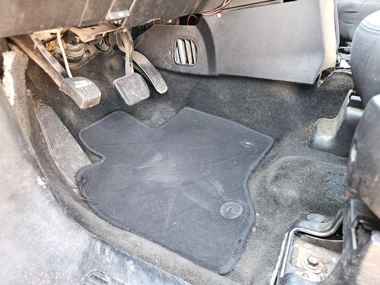 2017-ford-explorer-image-28