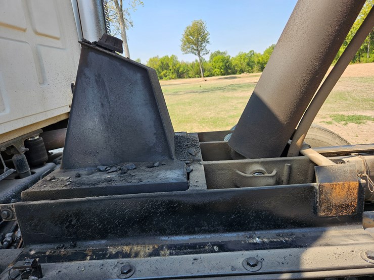 2006-sterling-l9500-image-53