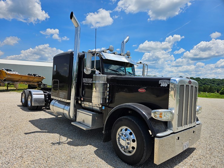 2010-peterbilt-389-image-34