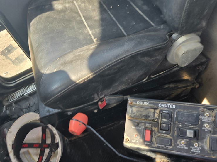 2014-peterbilt-365-image-88