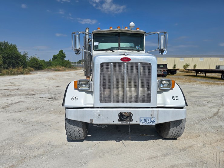 2014-peterbilt-365-image-51