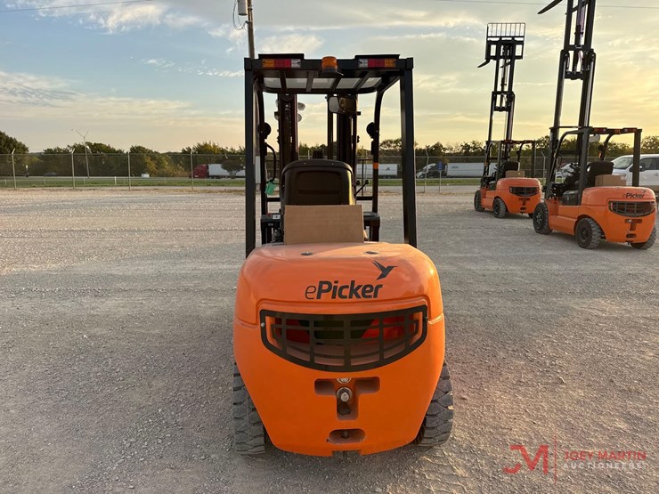 new/unused-e-picker-model-efl30-189-electric-forklift-image-11