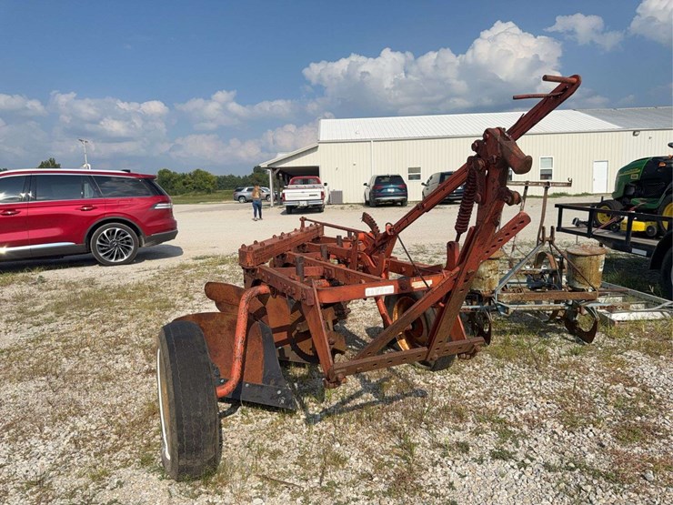 case-four-bottom-plow-image-4