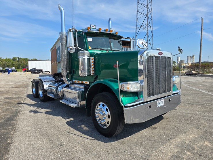 2014-peterbilt-388-image-49