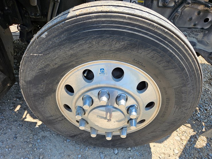 2017-peterbilt-579-image-100