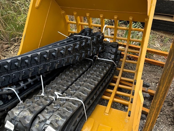 caterpillar-320-image-1