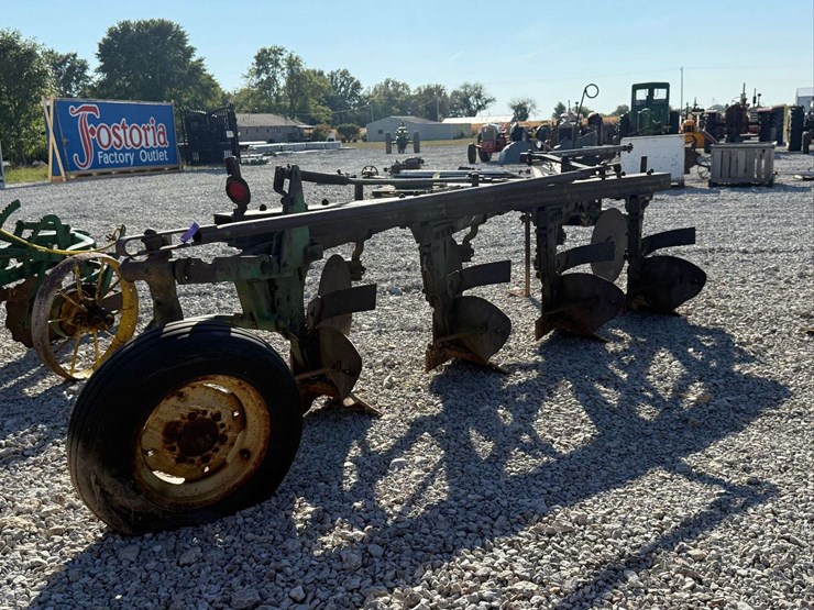 john-deere-4-bottom-pull-type-plow-image-2