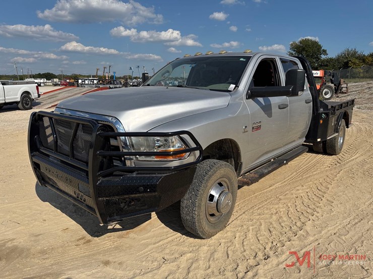 2011-ram-3500-heavy-duty-flatbed-truck-image-4