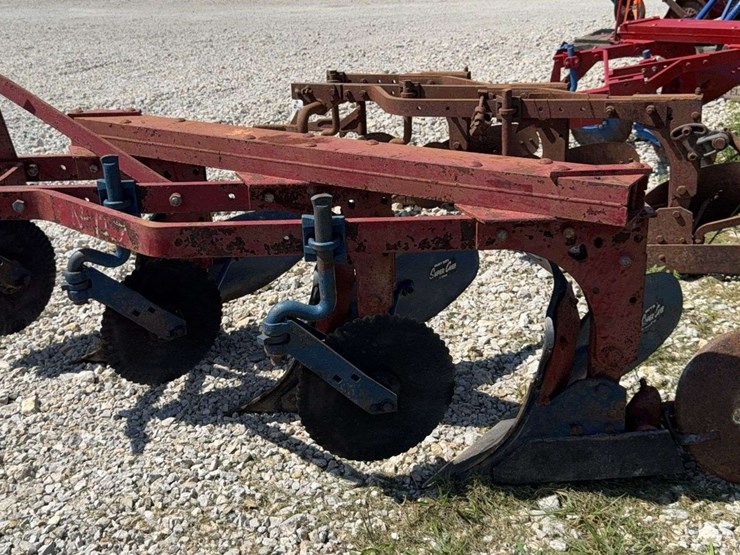 3-bottom-mounted-plow-image-8