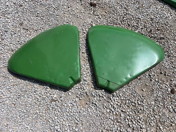 john-deere-clamshell-fenders-image-1