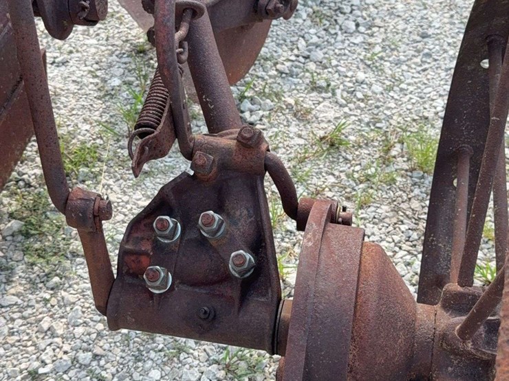 international-2-bottom-plow-image-11