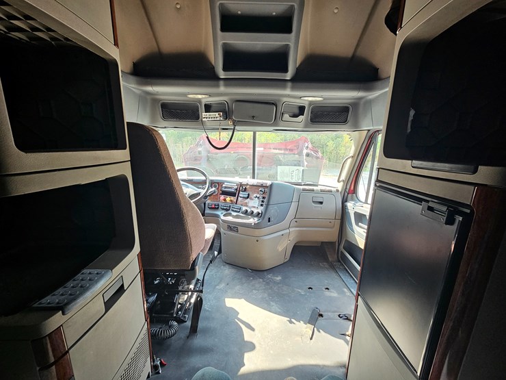 2016-freightliner-cascadia-125-image-80