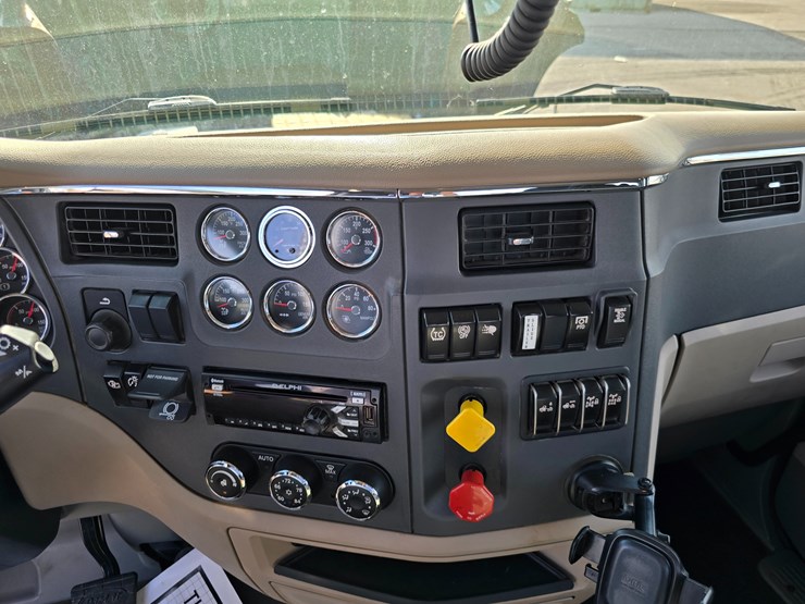 2019-peterbilt-567-image-83