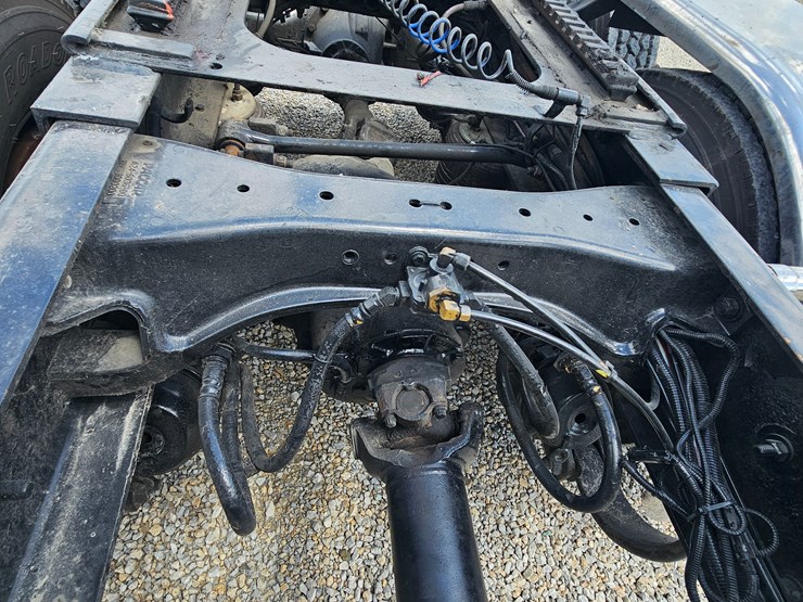 2010-peterbilt-389-image-102