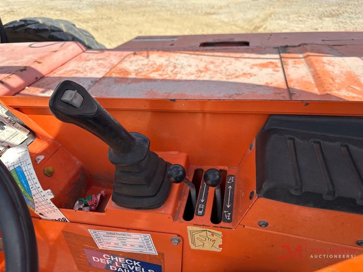 2016-jlg-8042-image-18