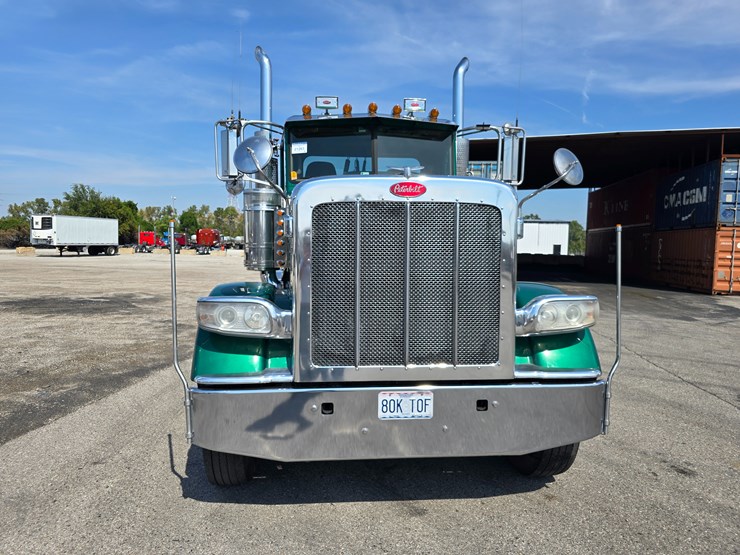 2014-peterbilt-388-image-56