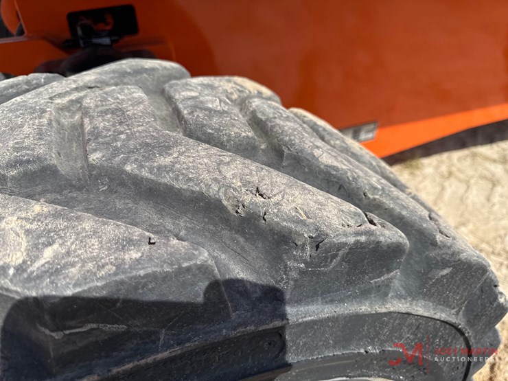 2015-jlg-800s-image-4