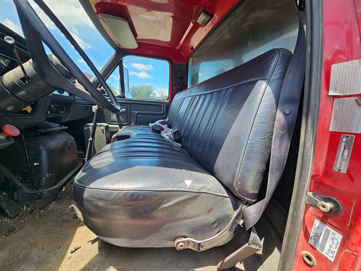 1993-ford-f800-image-39