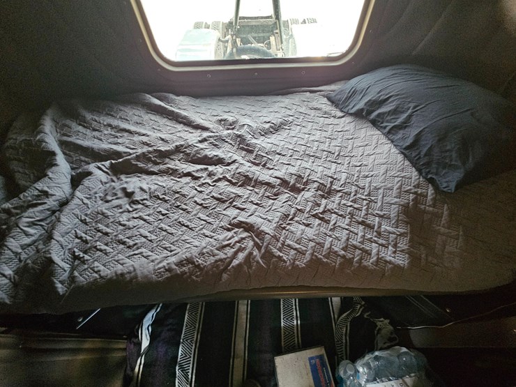 2010-peterbilt-389-image-80