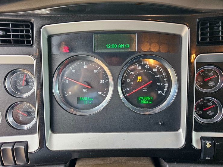 2015-kenworth-t800-image-93