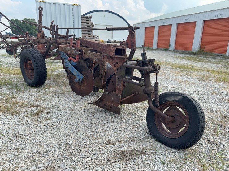 four-bottom-plow-image-3