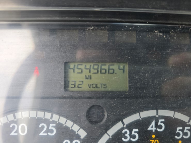 2013-freightliner-columbia-112-image-82