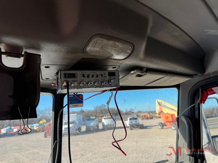 2016-peterbilt-389-image-25