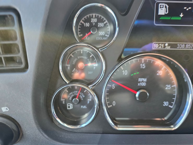 2019-peterbilt-567-image-94