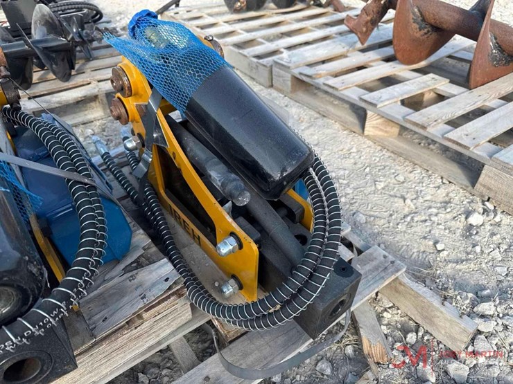 new-iranch-hydraulic-hammer-/-breaker-mini-excavator-attachment-image-1