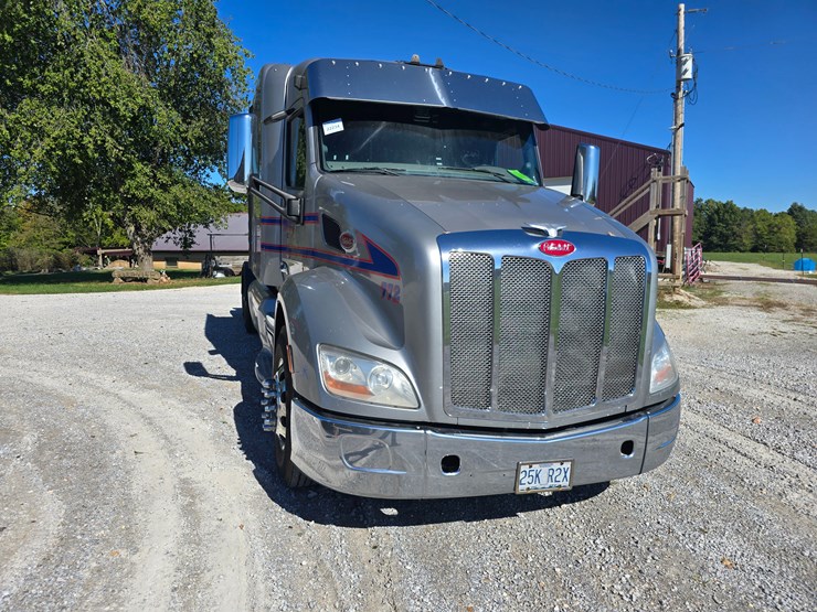 2015-peterbilt-579-image-39