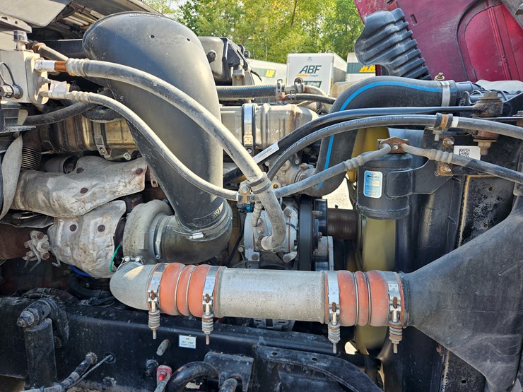 2016-freightliner-cascadia-125-image-45