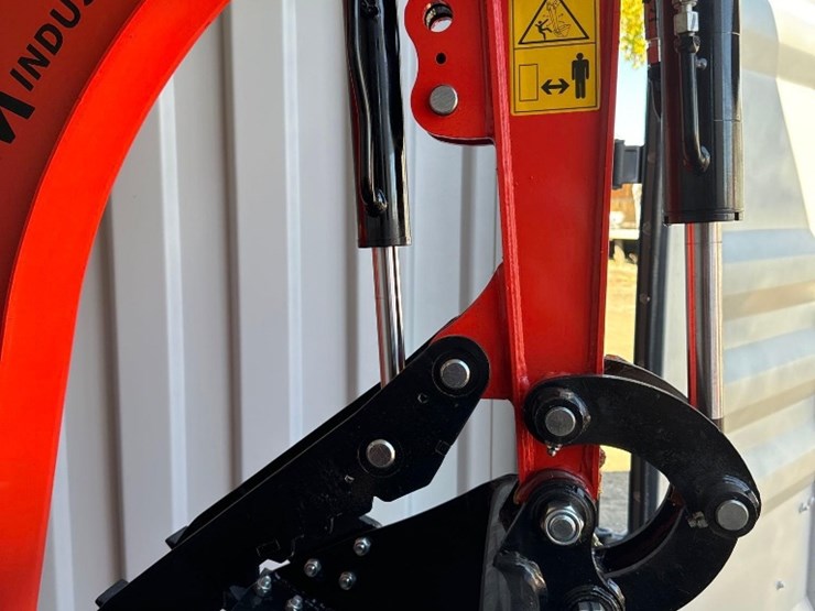 new-tpm-industrial-co-mini-excavator-model-tpm-16-image-2