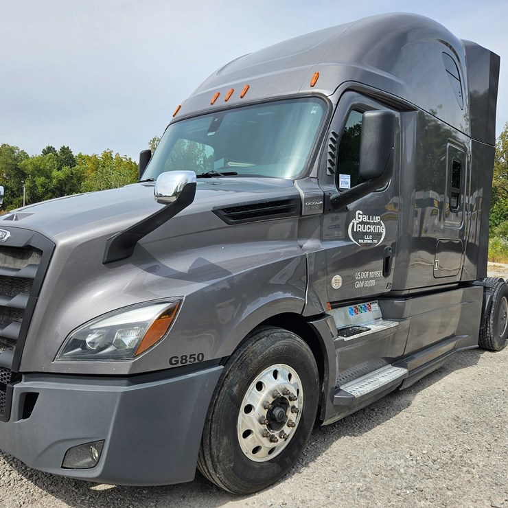 2019 FREIGHTLINER CASCADIA 126