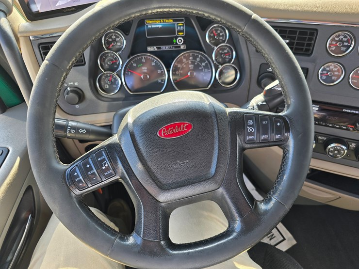 2019-peterbilt-567-image-98