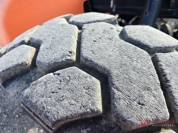 2015-jlg-g6-42a-image-5