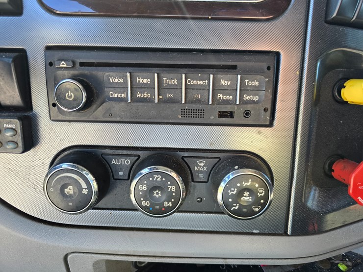 2015-peterbilt-579-image-73