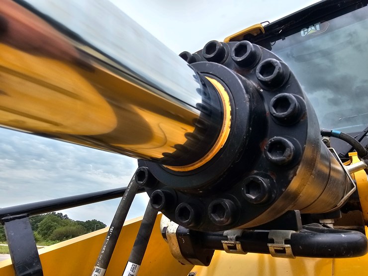 2023-caterpillar-953-image-104