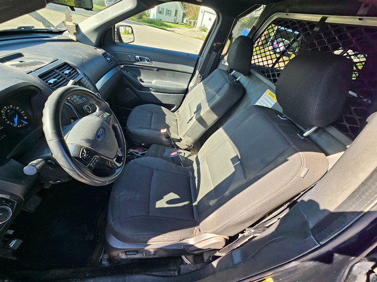 2017-ford-explorer-image-29