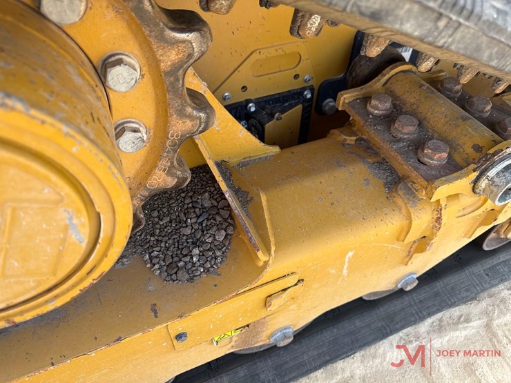 2022-caterpillar-249d3-image-10