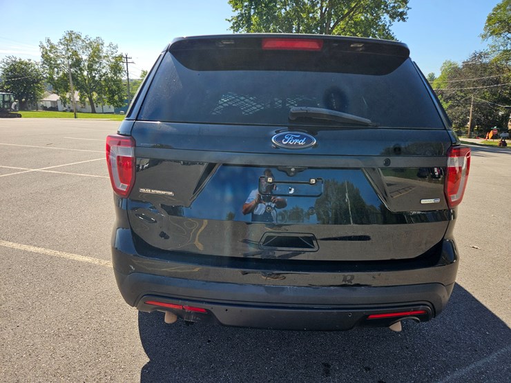 2017-ford-explorer-image-10