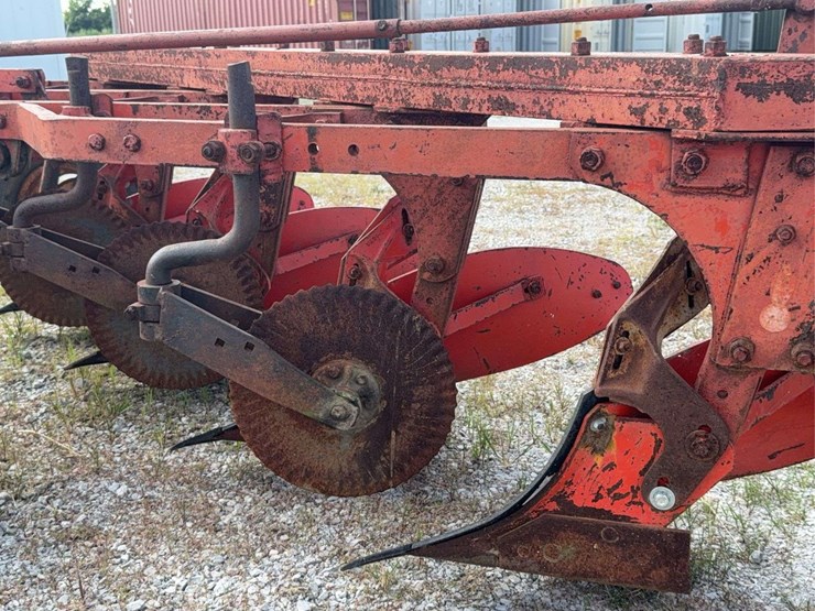 case-four-bottom-plow-image-27