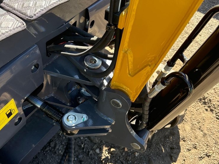 new-cfg-industrial-co-mini-excavator-model-mx20r-image-4