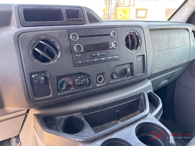 2010-ford-cargo-image-15