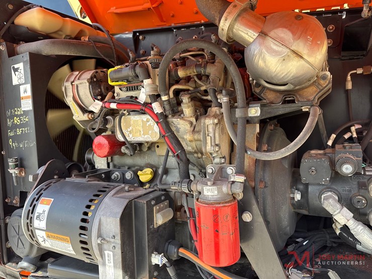 2015-jlg-800s-image-5