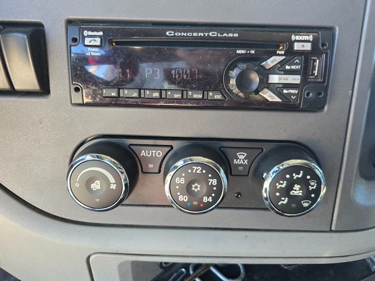 2015-peterbilt-579-image-78