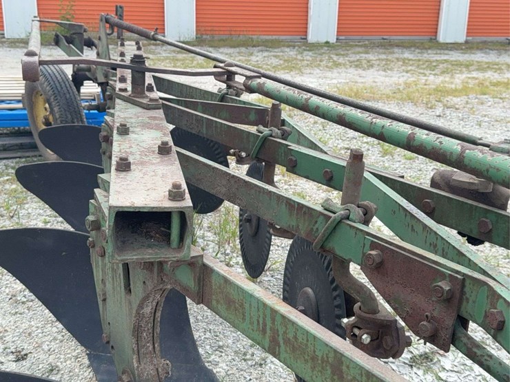 john-deere-4-bottom-plow-image-23